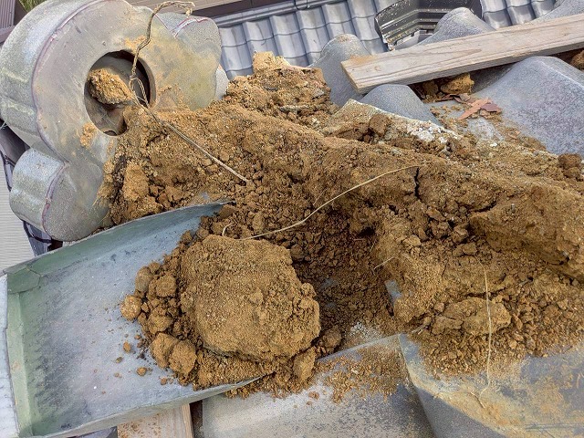 加古川市　屋根の土が露呈